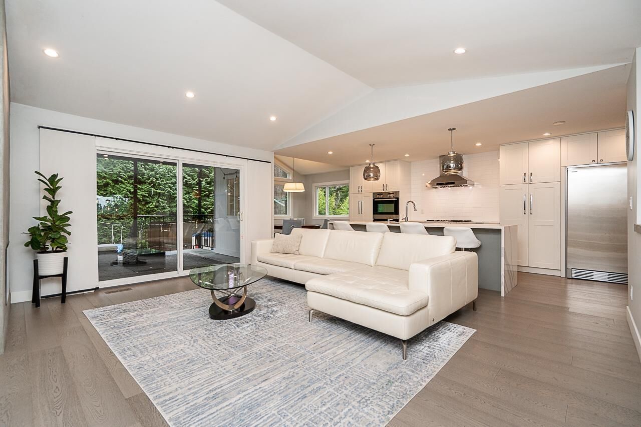 Property Photo:  2140 127A Street  BC V4A 3S9 