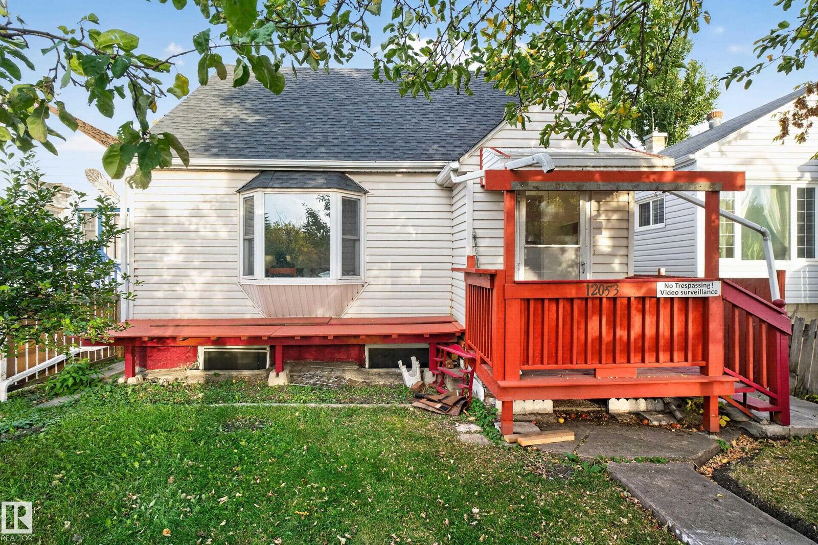 Property Photo:  12053 97 Street NW  AB T5G 1Y8 