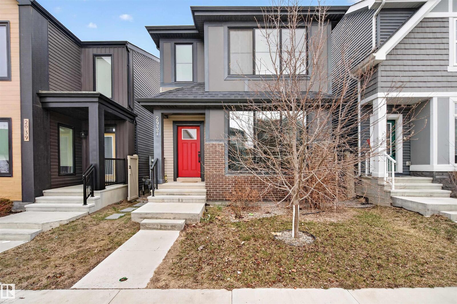 Property Photo:  2937 Coughlan Green SW  AB T6W 3X6 