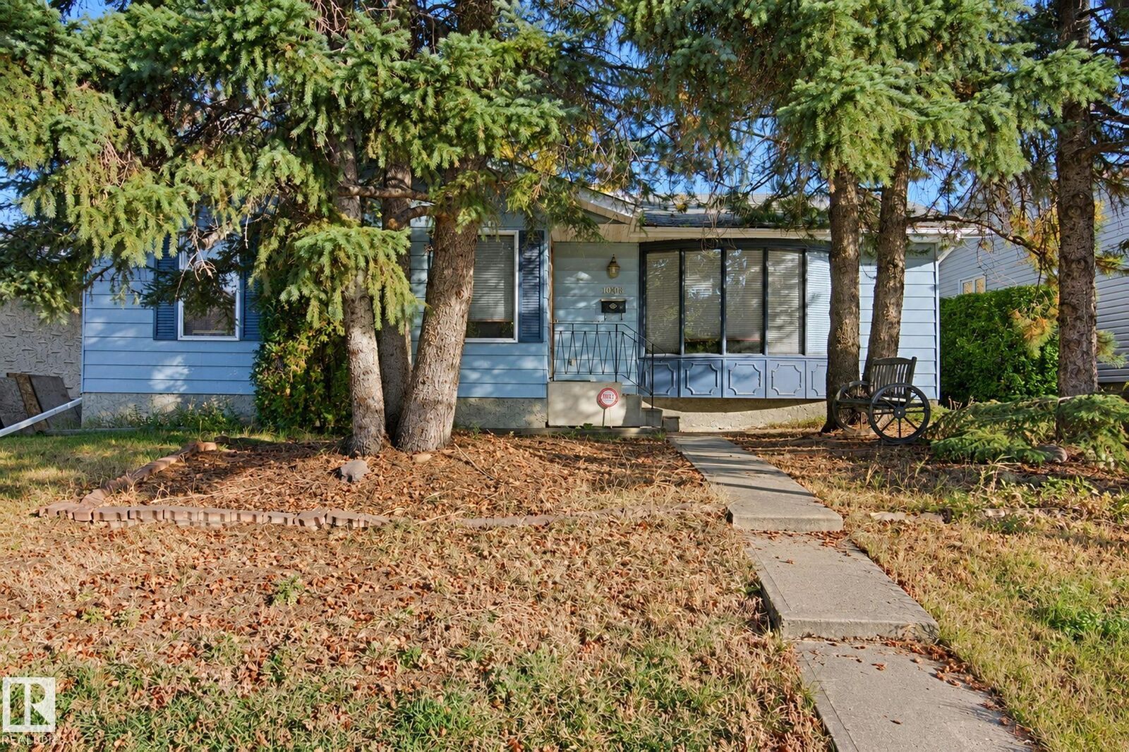 Property Photo:  10824 35 Avenue NW  AB T6J 2V3 