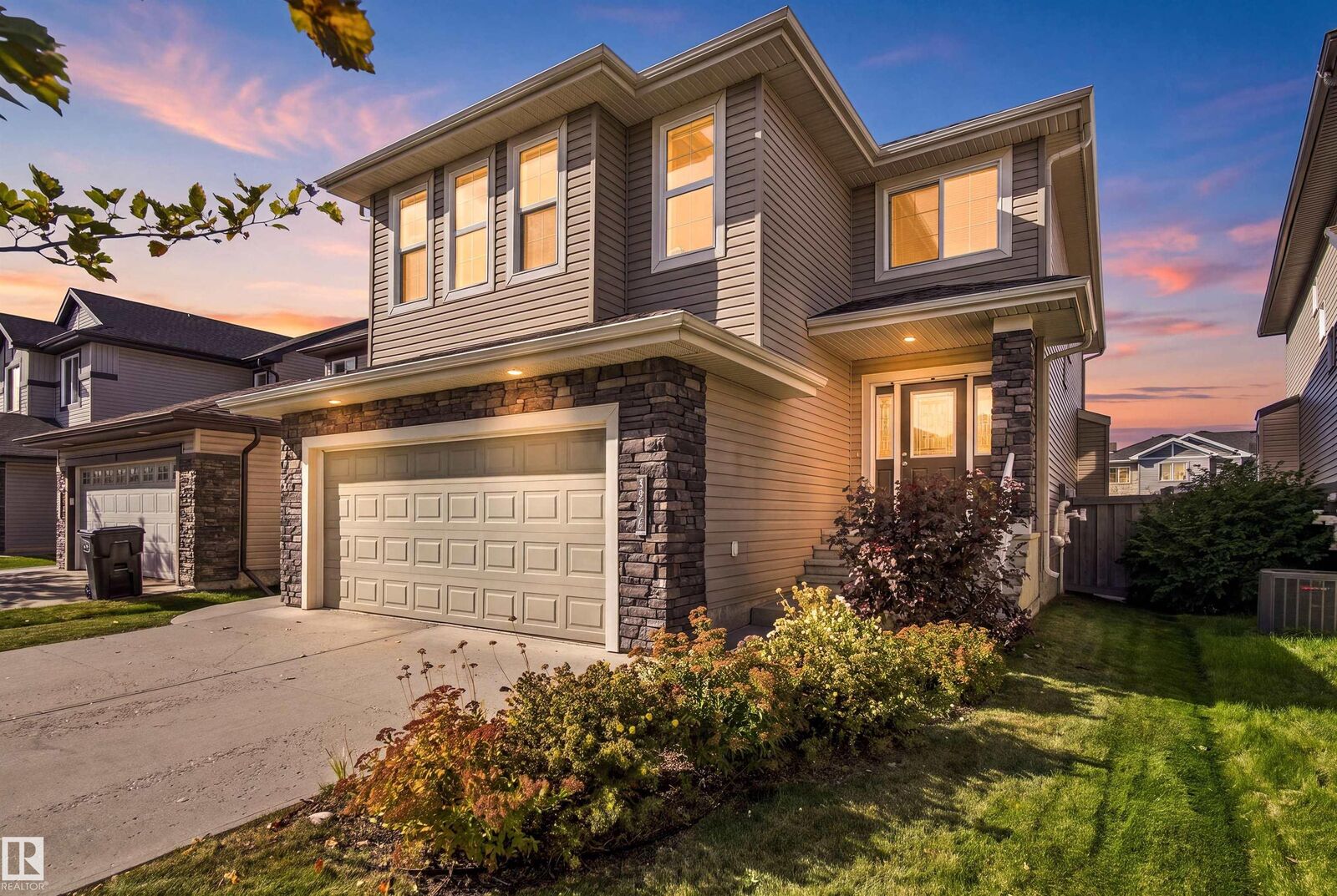 Property Photo:  3528 Claxton Crescent SW  AB T6W 0Z6 