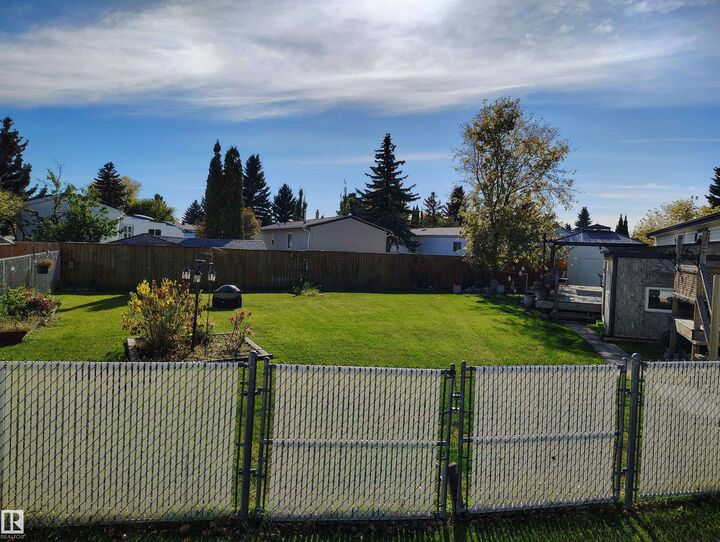 Property Photo:  70 Evergreen Mobile Park NW  AB T5Y 4M2 