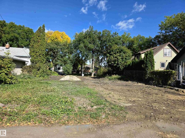 Property Photo:  7615 89 Avenue NW  AB T6C 1N2 
