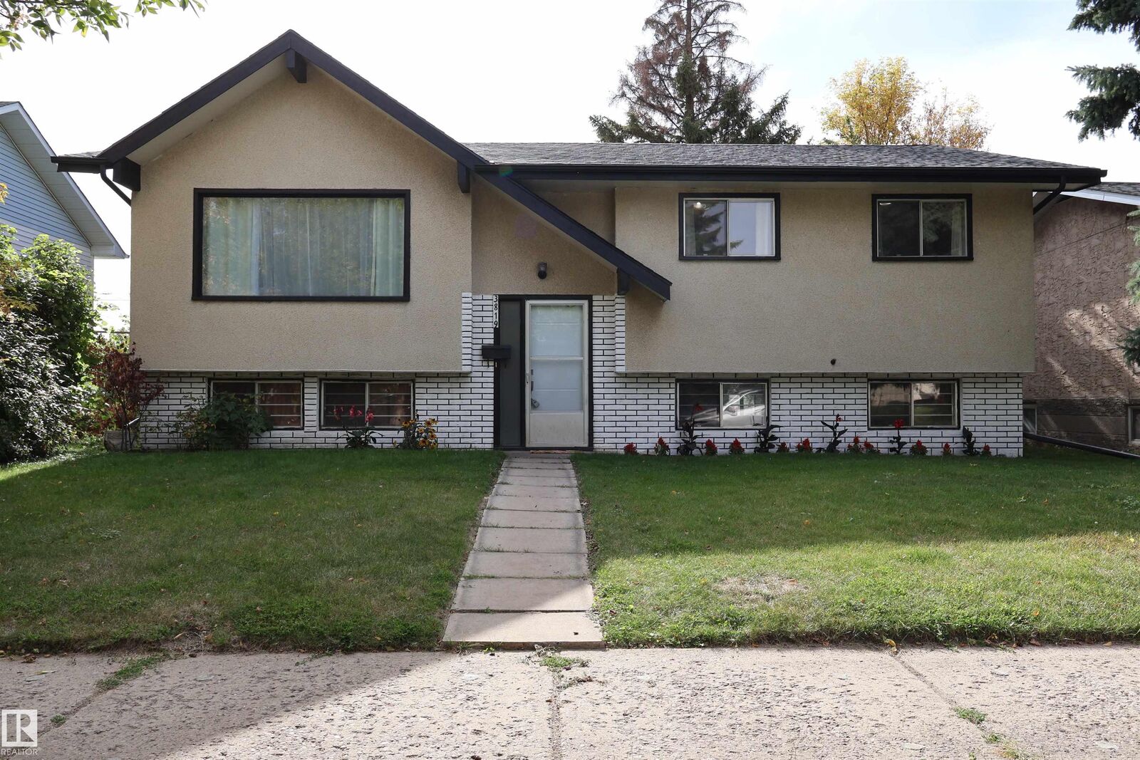 Property Photo:  3819 115 Avenue NW  AB T5W 0V2 