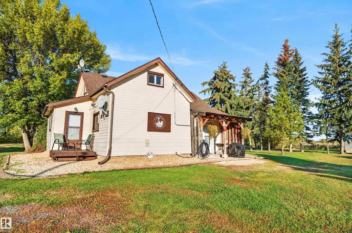 Property Photo:  571011 Range Road 183  AB T0B 4B0 