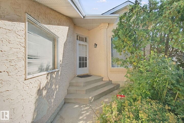 Property Photo: 41 Aspenglen Place AB T7X 3K1