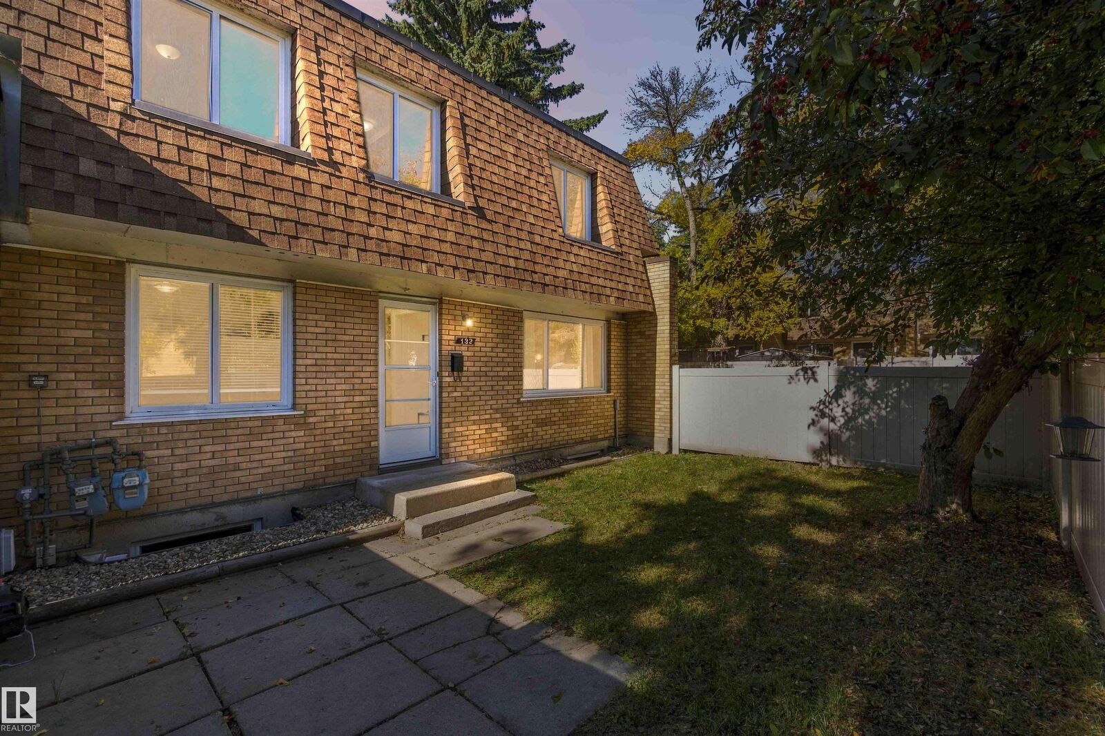 Property Photo:  132 Londonderry Square Square NW  AB T5C 3C4 