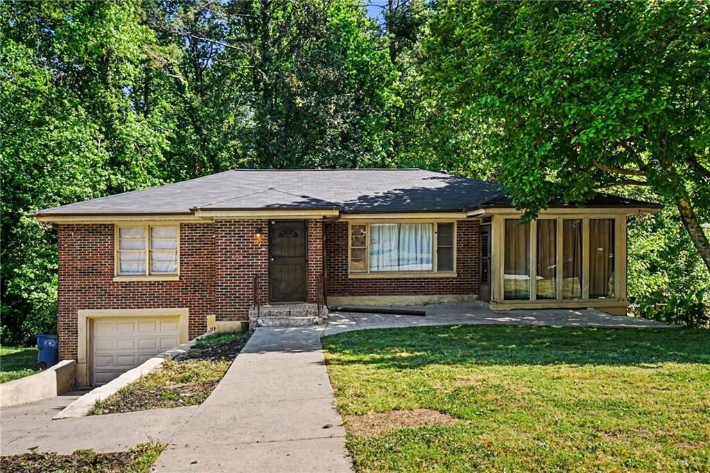 Property Photo: 1629 Detroit Avenue NW GA 30314
