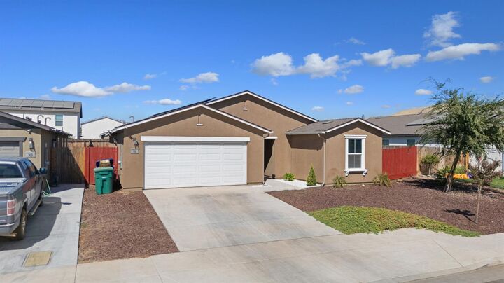 Property Photo: 562 W Greenwood Avenue CA 93286