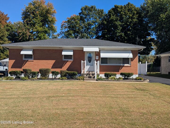 Property Photo: 2521 Adrienne Way KY 40216