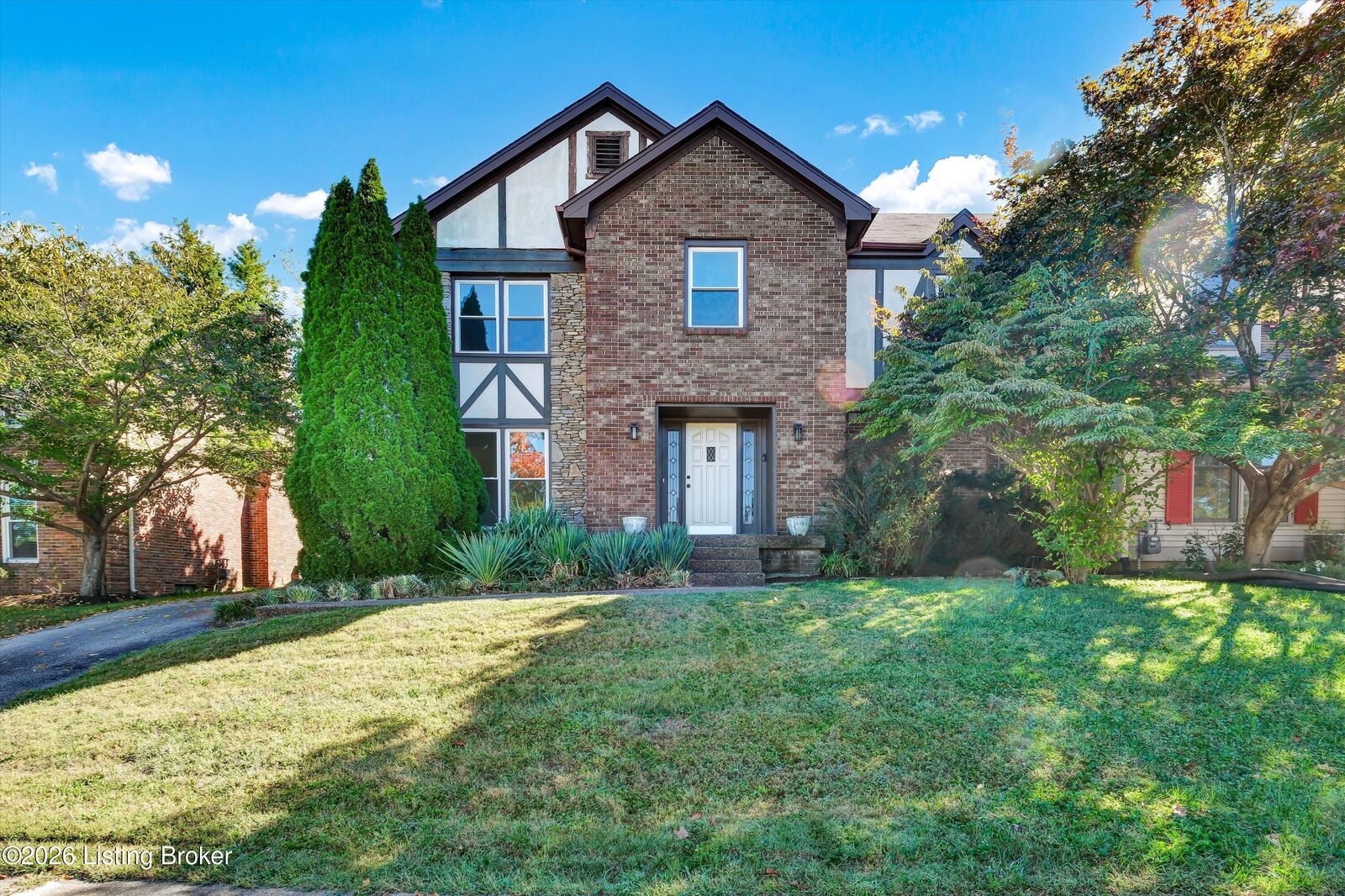 Property Photo: 3 Autumn Hill Ct KY 40059