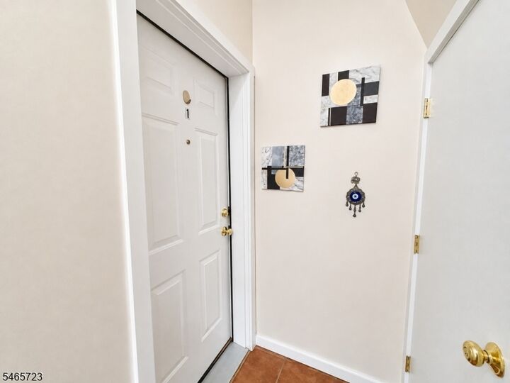 Property Photo:  92 Bloomfield Ave 1  NJ 07503 
