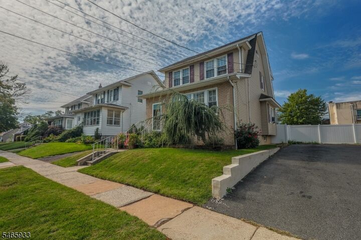 Property Photo:  925 Summit Street  NJ 07036 