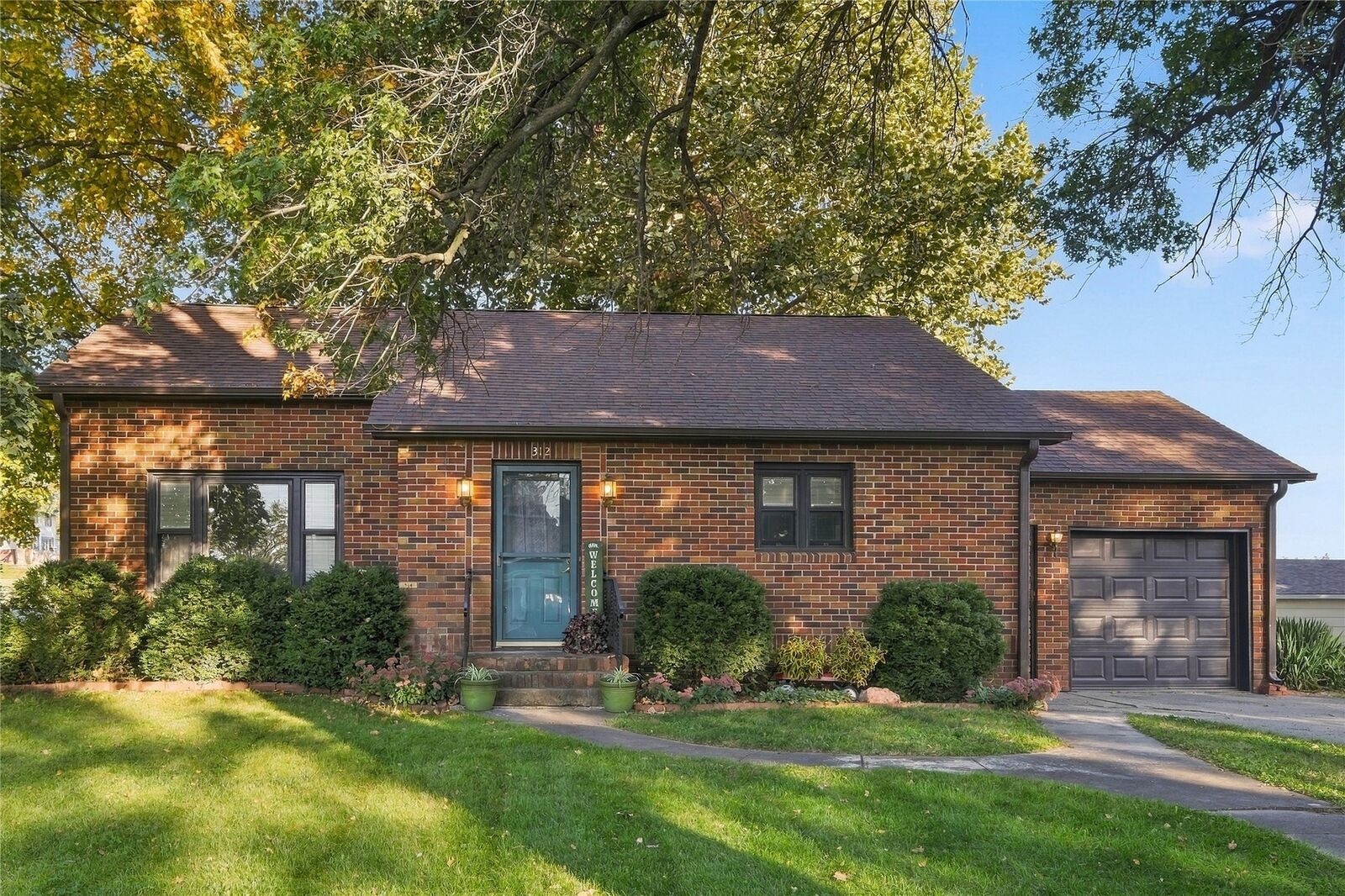 Property Photo:  312 Otley Street  IA 50143 
