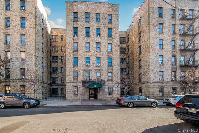 Property Photo:  3230 Cruger Avenue 2F  NY 10467 