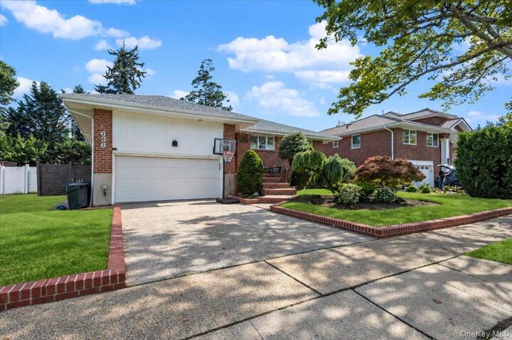 Property Photo:  636 Diane Place  NY 11581 
