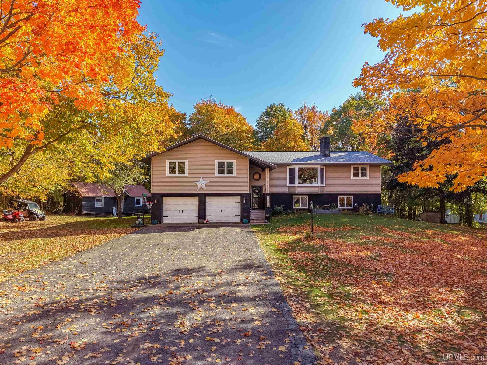 Property Photo: 47310 Edgewood Road MI 49905