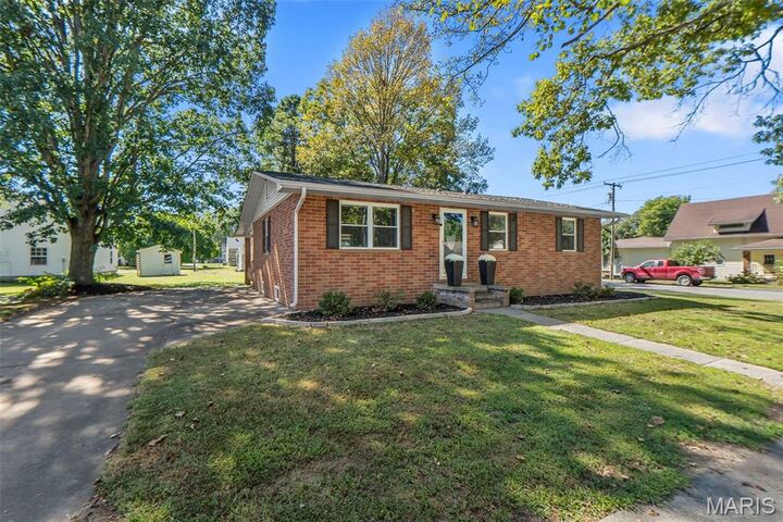 Property Photo:  330 Gray Avenue  MO 63740 
