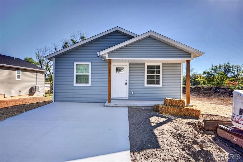 Property Photo:  430 Railroad Avenue  MO 65536 