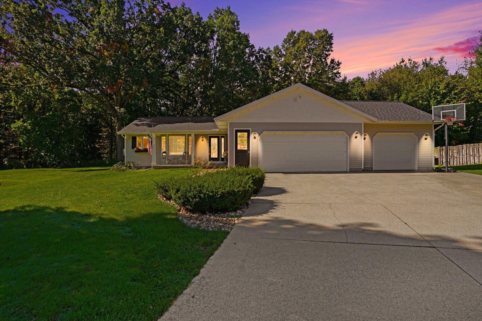 Property Photo: 14314 Sunview Drive MI 49424