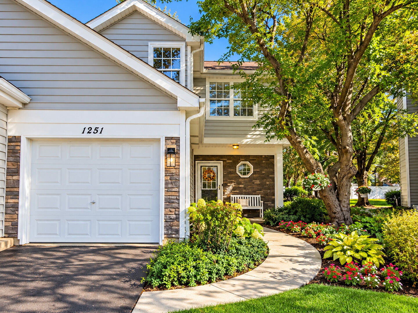 Property Photo: 1251 Cranbrook Drive 1251 IL 60193