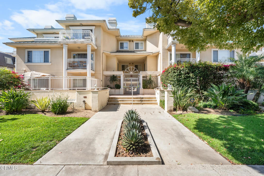Property Photo:  530 W Stocker 206  CA 91202 