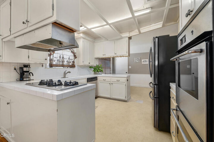 Property Photo:  19545 Bryant Street  CA 91324 