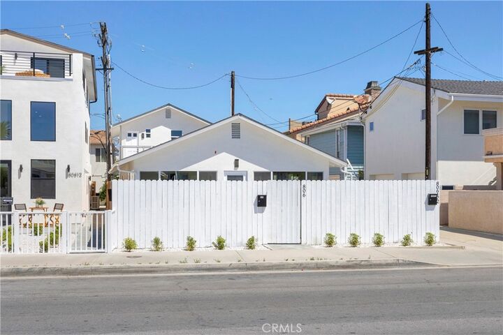 Property Photo: 806 W Balboa Boulevard Front CA 92661