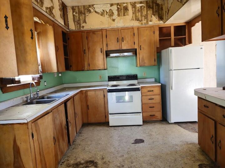 Property Photo: 9 Lincoln Street ME 04462