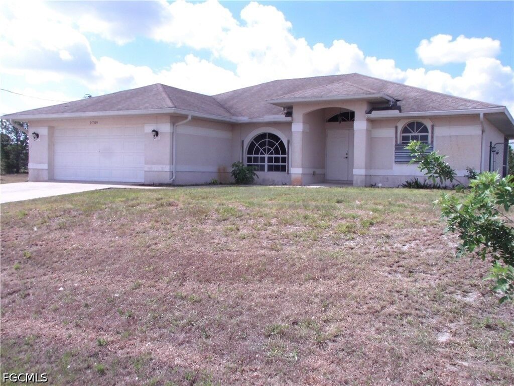Property Photo:  2709 37th Street SW  FL 33976 