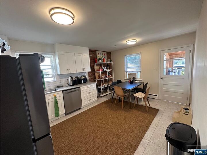 Property Photo:  18 Melrose Avenue 1  NJ 07031 