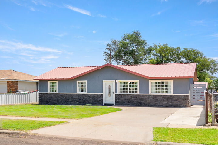 Property Photo:  809 Lamar St  NM 88135 