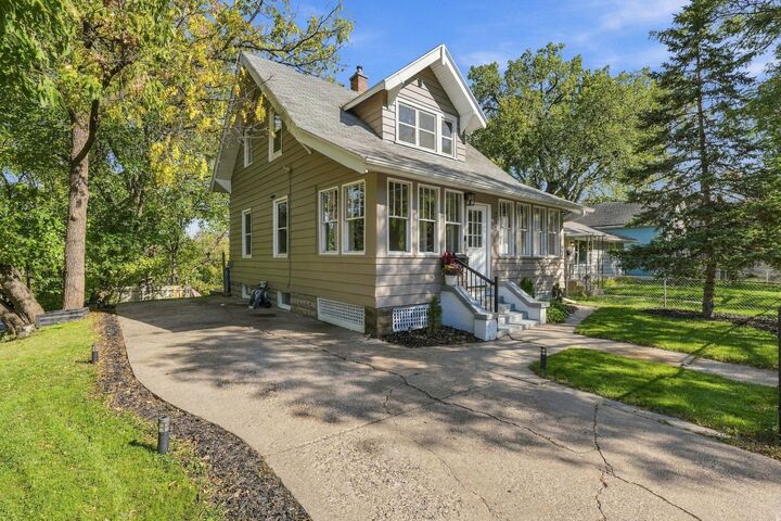 Property Photo:  211 Morton Street E  MN 55107 