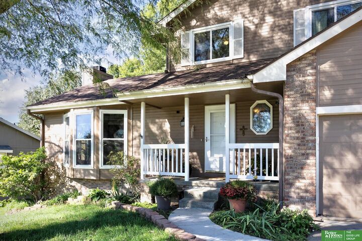 Property Photo:  206 Summerset Drive  NE 68133 