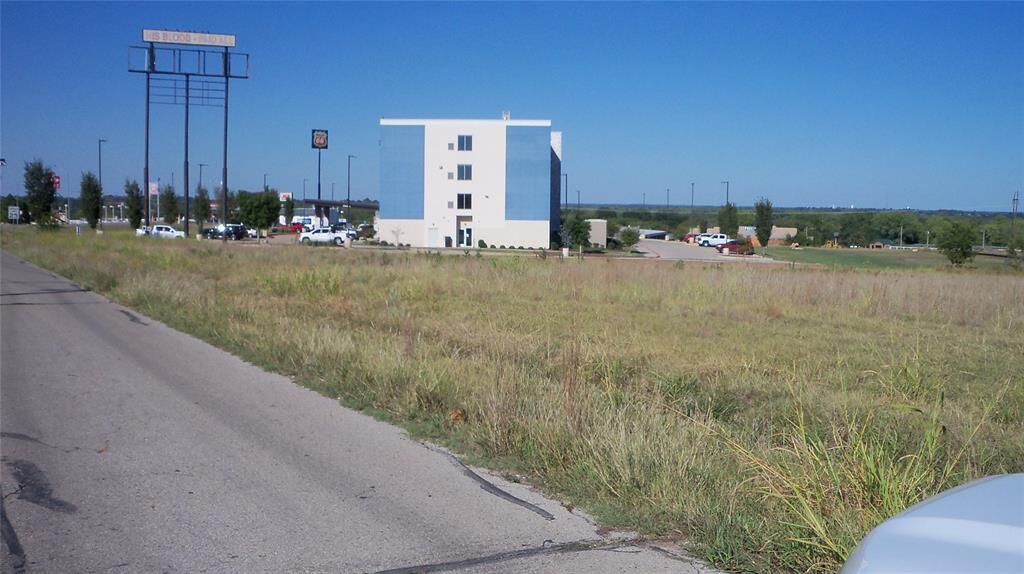 Property Photo:  2215 S Weedn Boulevard  OK 73080 