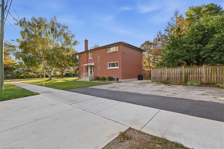 Property Photo:  115 Roxborough Avenue  ON N2M 1P6 