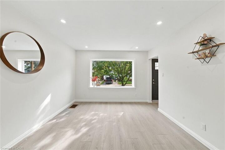 Property Photo:  294 East 28th Street  ON L8V 3J3 