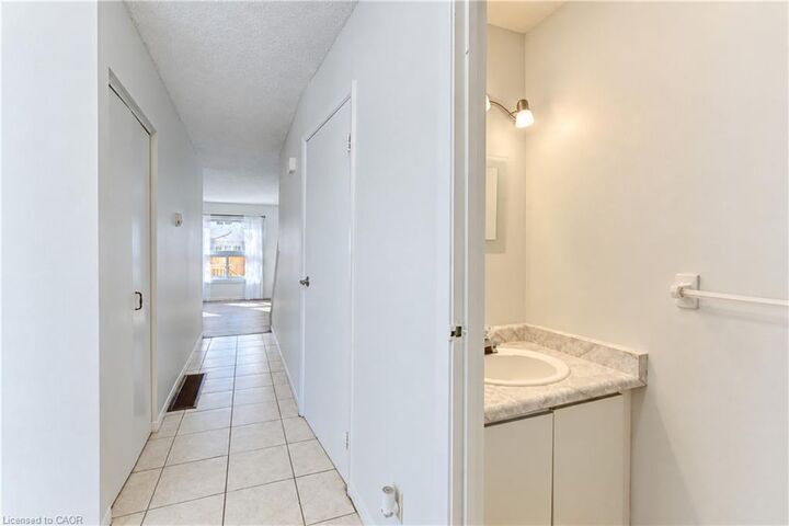 Property Photo:  1093 Nellis Street 9  ON N4T 1P5 
