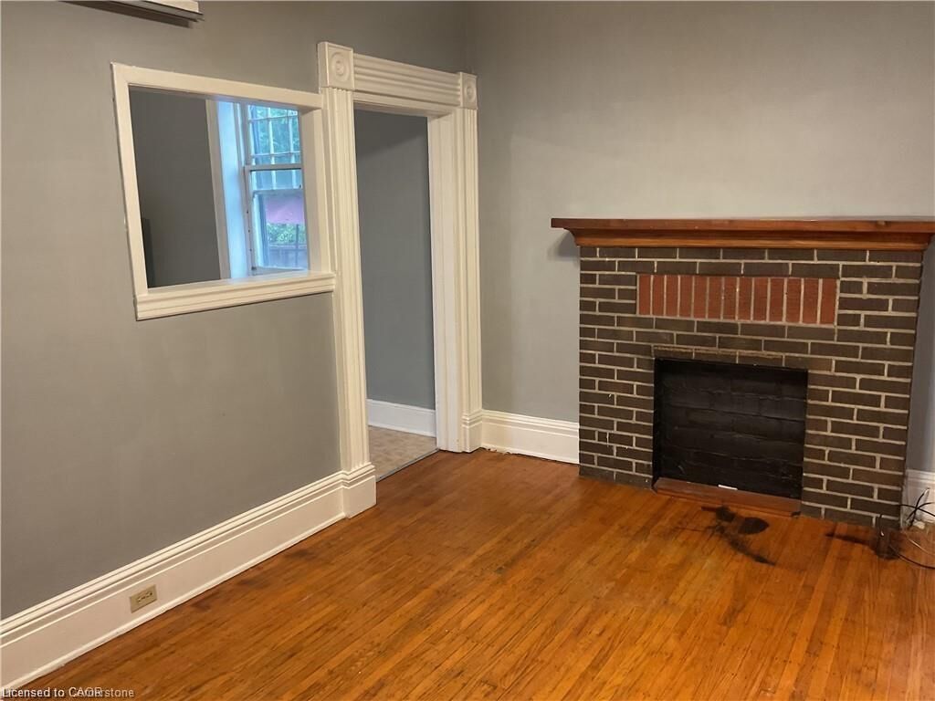 Property Photo:  303 East 19th Street 2  ON L9A 4S6 