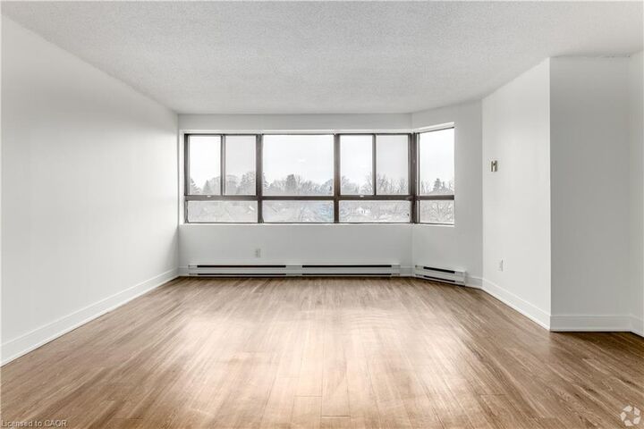 Property Photo:  547 Belmont Avenue 805  ON N2M 5E7 
