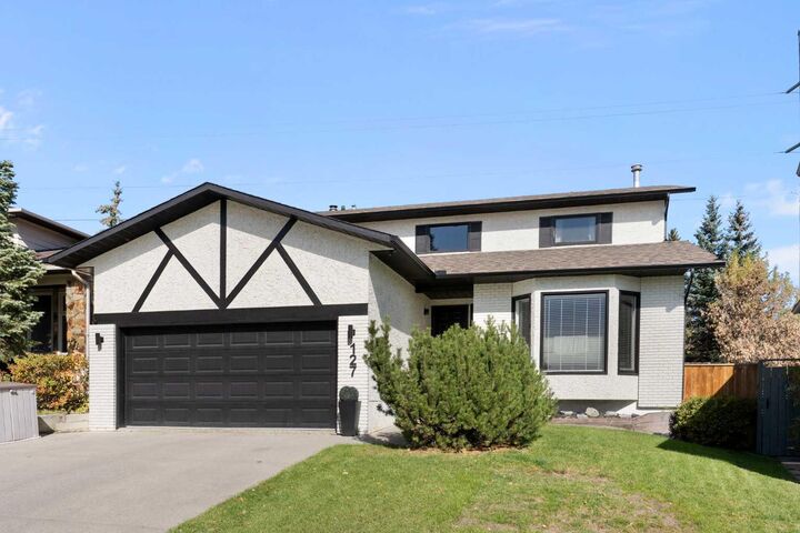 Photo de la propriété:  127 Edgewood Drive NW  AB T3A 2T3 
