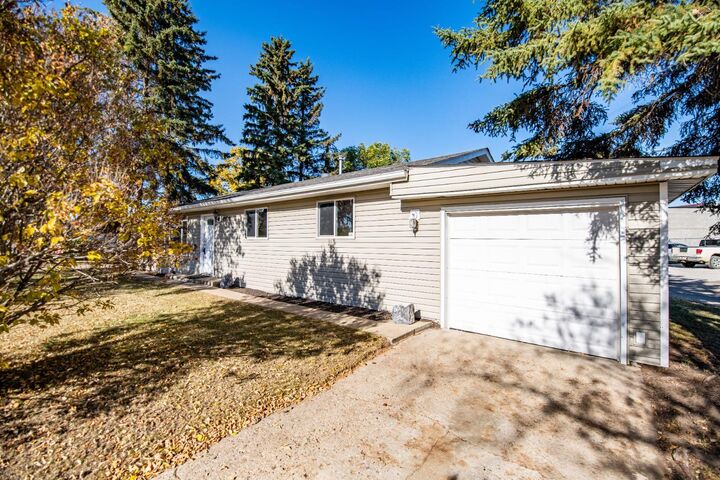 Property Photo:  4908 Moore Street  AB T0M 0J0 