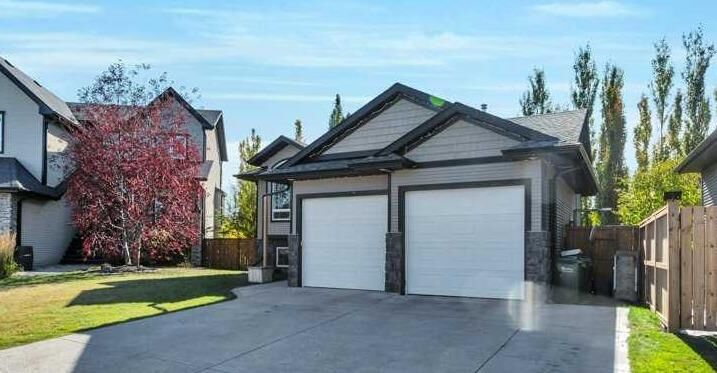 Property Photo:  39 Varty Close  AB T4R 0G1 