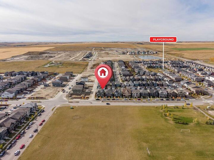 Property Photo:  251 Chinook Gate Boulevard SW  AB T4B 5J4 