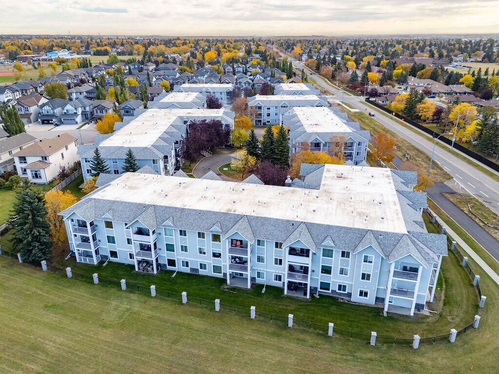 Property Photo:  1112 Valleyview Park SE 112  AB T2B 3R6 