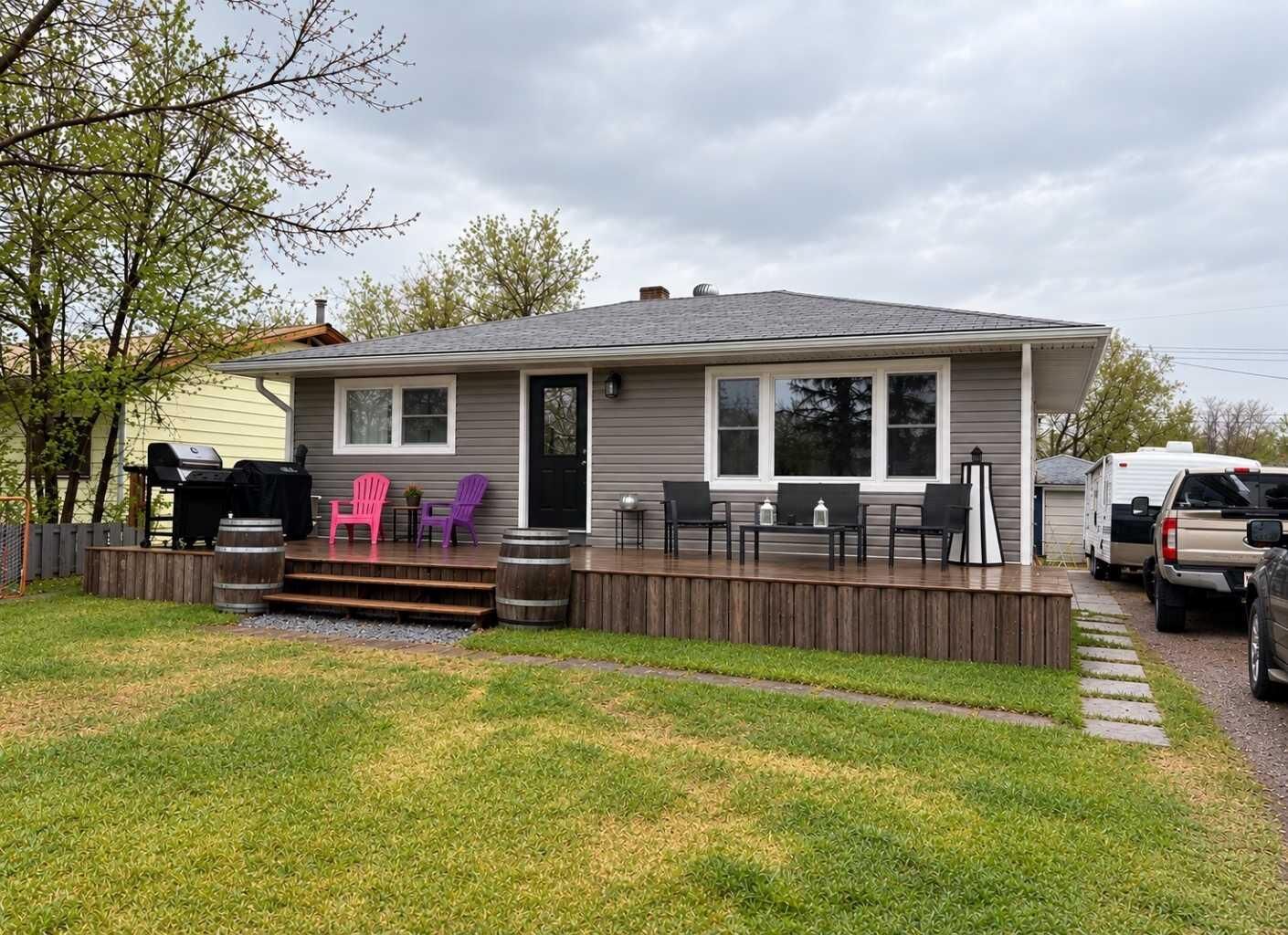 Property Photo:  206 2nd Avenue SW  AB T0H 2M0 