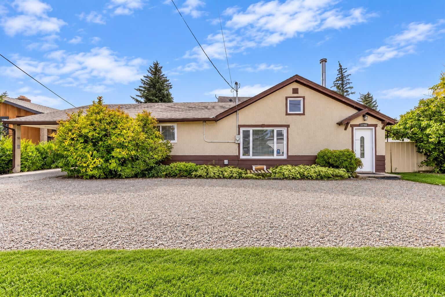 Property Photo:  228 E 200 S  AB T0K 2S0 