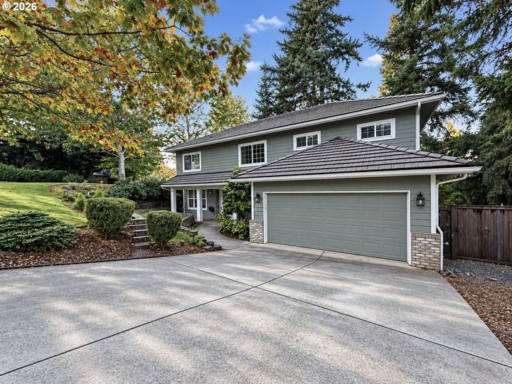 Property Photo: 3293 Southview Dr OR 97405