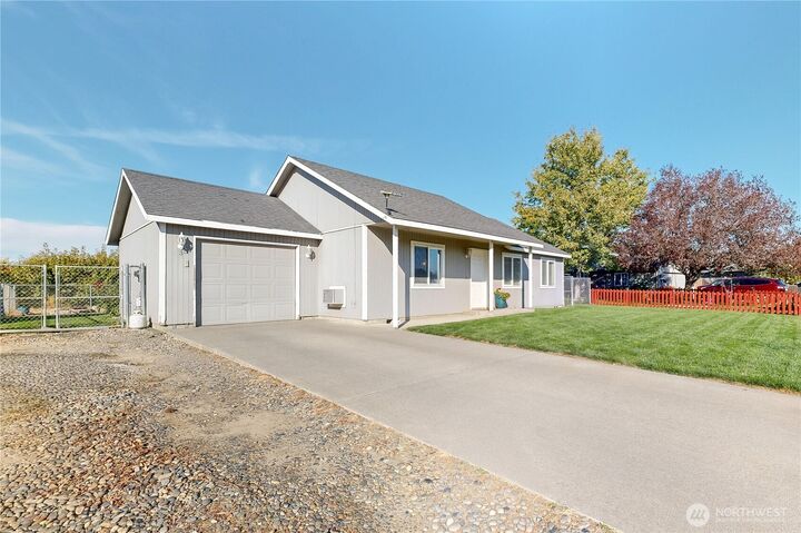 Property Photo: 351 NE 15th Avenue OR 97862