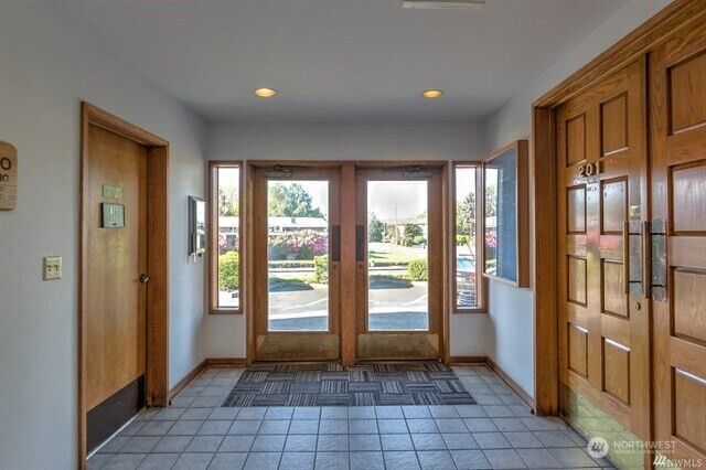 Property Photo:  520 E Whidbey Avenue 205  WA 98277 